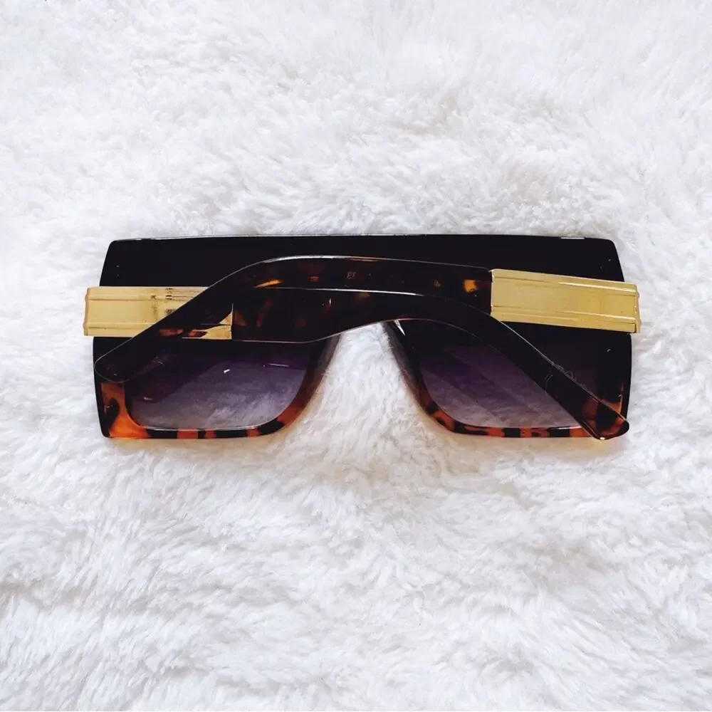 Stylish Black and Tortoise Sunglasses - Picture 9 of 9